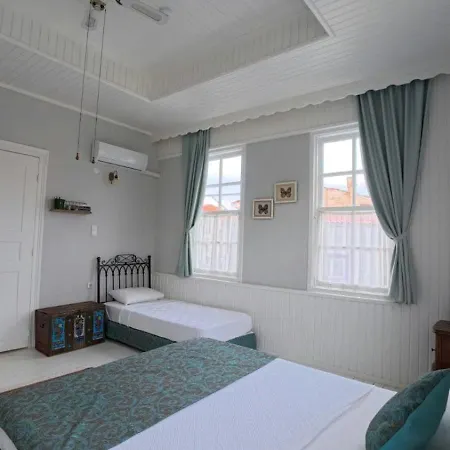 Nocleg ze śniadaniem Mimosa House *