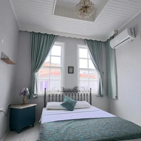 Nocleg ze śniadaniem Mimosa House *